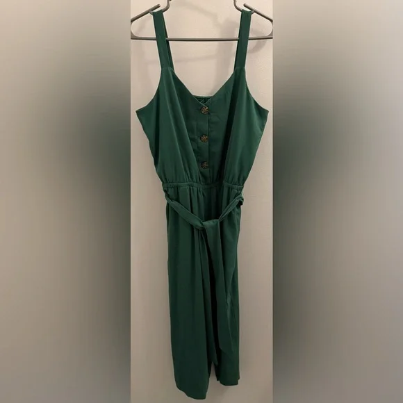 Reitmans | Forest Green Elegant Buttoned Cropped Jumpsuit - Picture 2 of 14